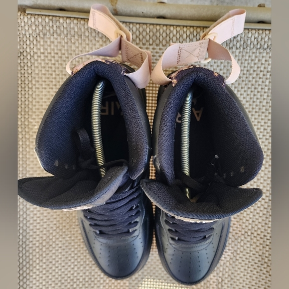 AIR FORCE 1 HIGH- SIZE 9.5- BLK/PARTICLE BEIGE- ACID WASH - Picture 6 of 12